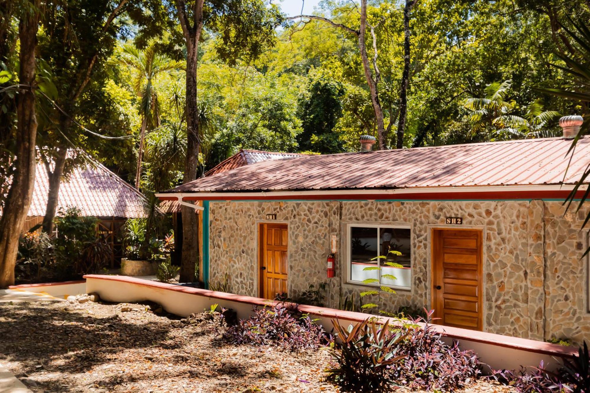 Falling Leaves Lodge San Ignacio Exterior foto